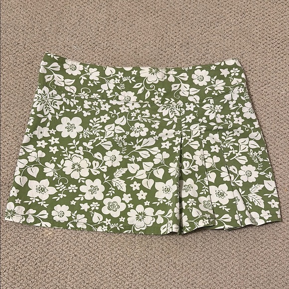 Dresses & Skirts - Vintage Green Floral Skort